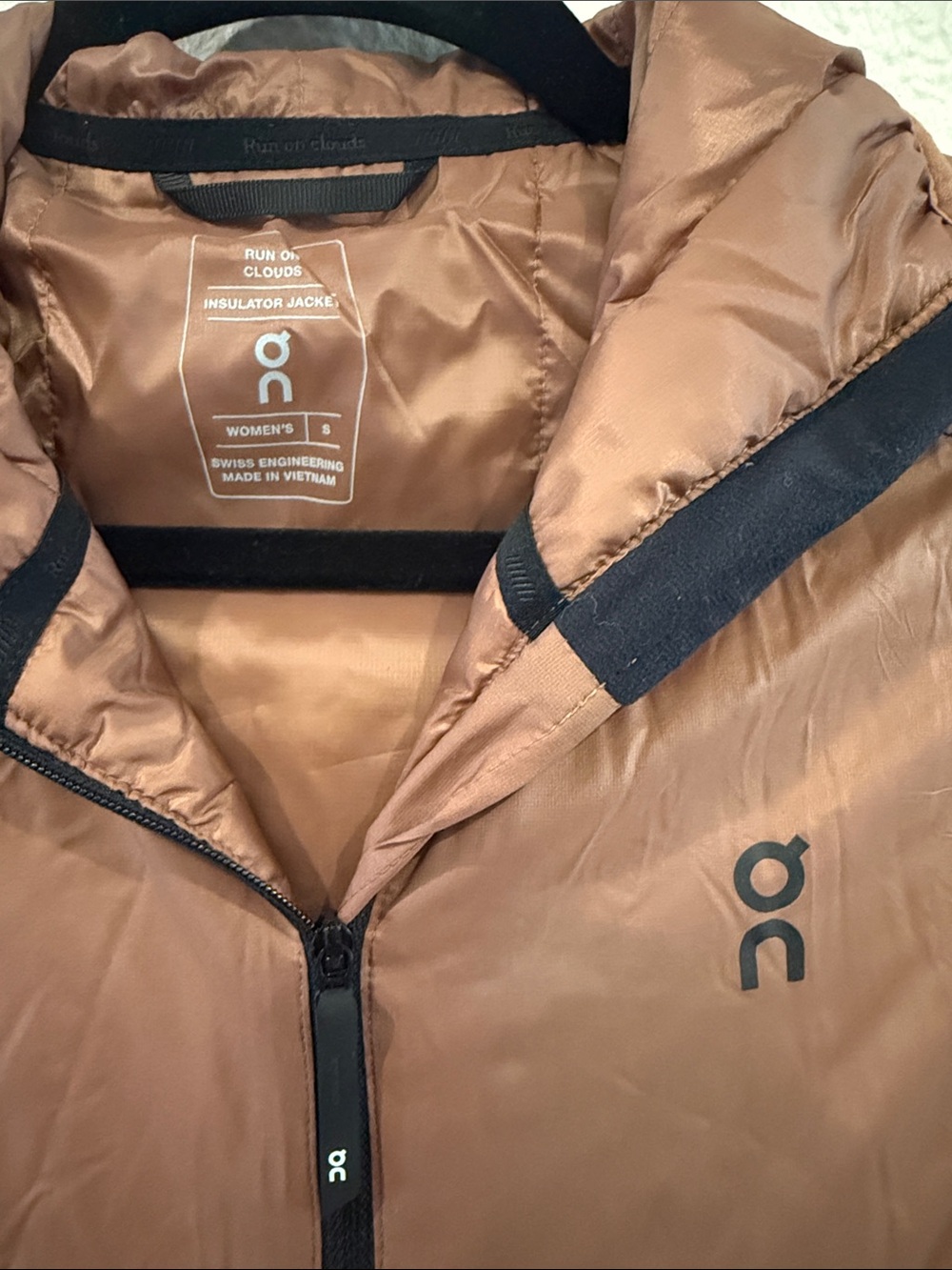 On Running Women's Hooded Jacket - Picture 3 of 4
